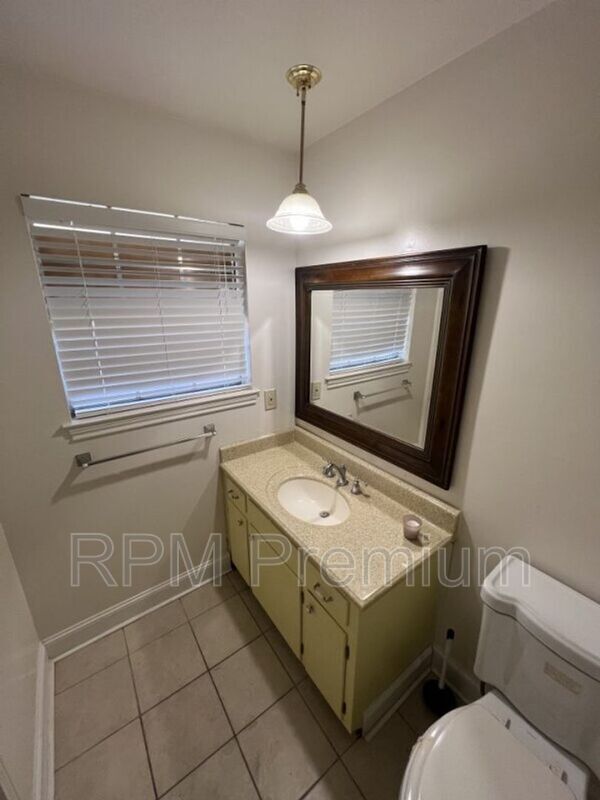 Building Photo - 8823 Cefalu Dr