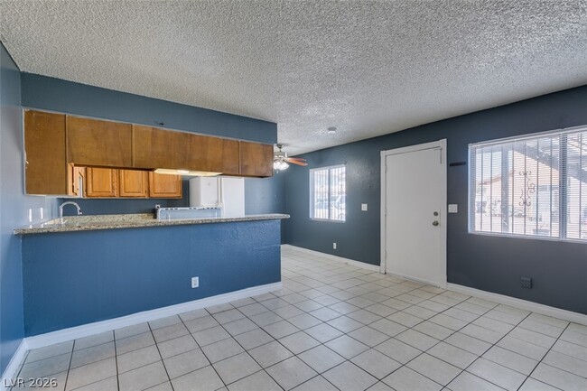 Building Photo - 1641 N Lamont St