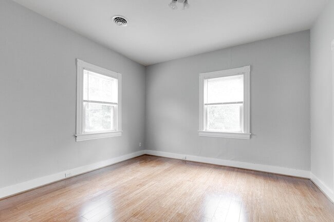 Building Photo - Large West End Rental off of Three Chopt R...