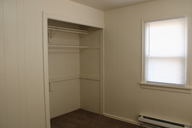 Building Photo - 2 Bedroom House
