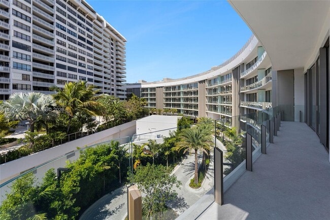 Building Photo - 5 Grove Isle Dr