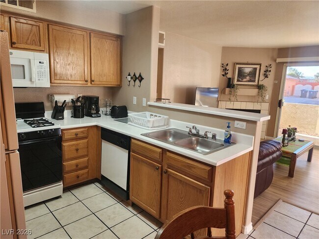 Building Photo - 5140 Mandalay Springs Dr