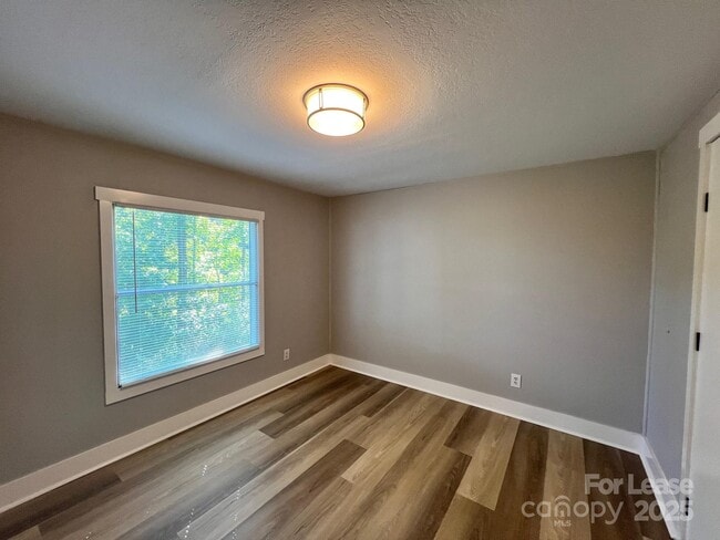 Building Photo - 491 Robinson Rd