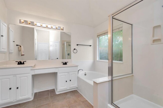 Building Photo - 16510 Bluff Springs Dr