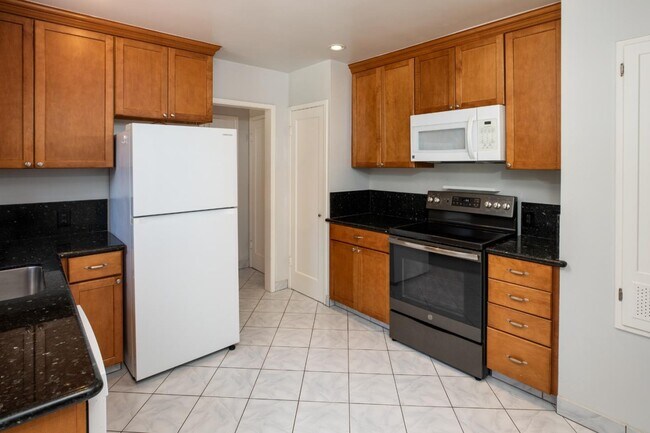 Building Photo - 1437 Cabrillo Ave