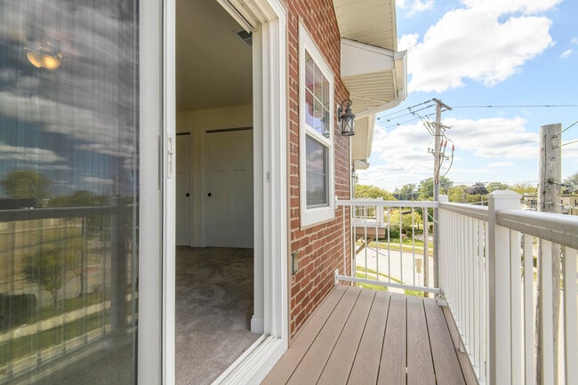 Building Photo - 204 Grand Ave