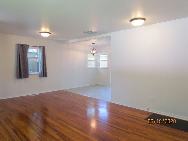 Building Photo - Roommate Needed for 3 Bed Home Close to Bo...