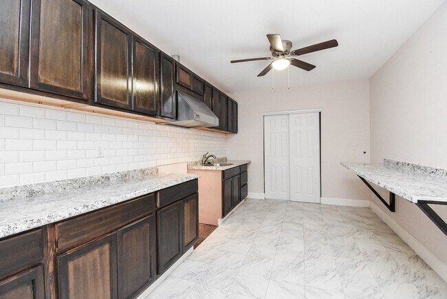 Building Photo - 1334 Bellingham Park Dr