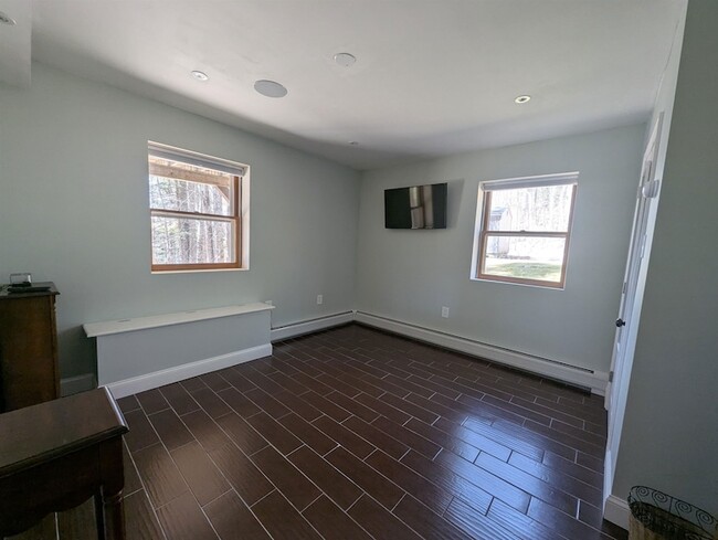 Building Photo - 30 Middle Shore Dr