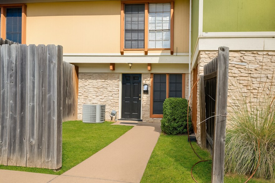 Building Photo - 7206 Creekside Dr