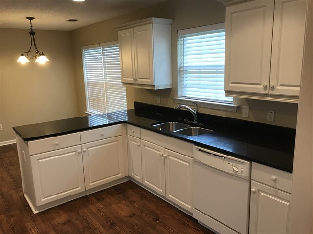 Building Photo - 434 Roberts Way