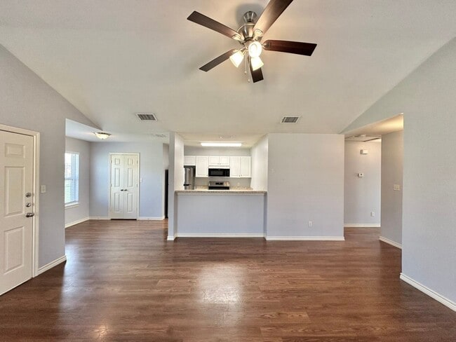 Building Photo - 2 Bedroom 2 Bath at Mansion Creek! Chapel Hill ISD!