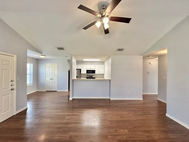 Building Photo - 3 Bedroom 2 Bath Duplex at Mansion Creek i...