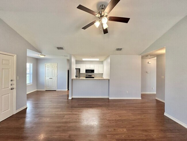 Building Photo - COMING SOON! 2 Bedroom 2 Bath Duplex at Ma...