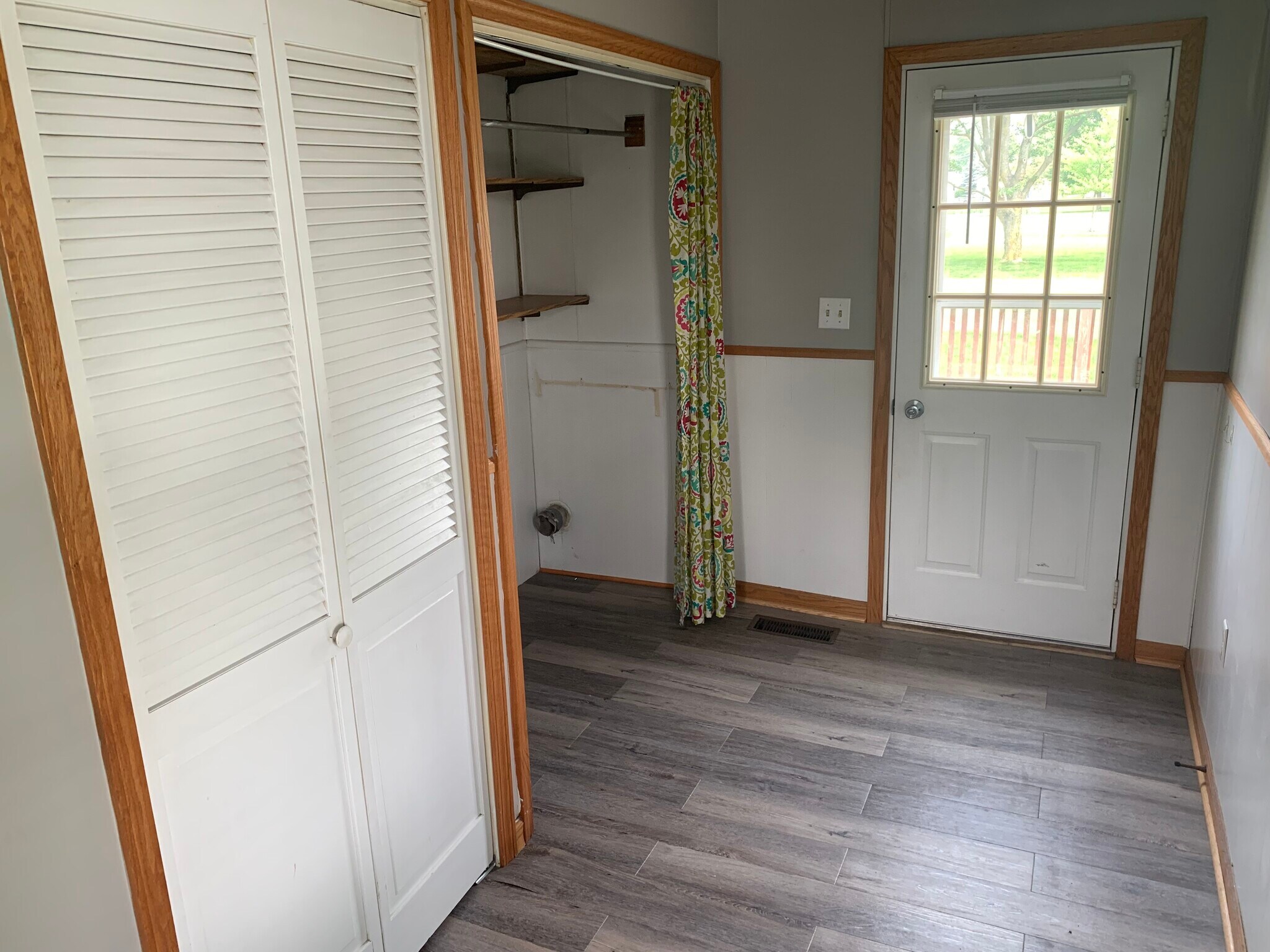 Building Photo - 256 E 5th St