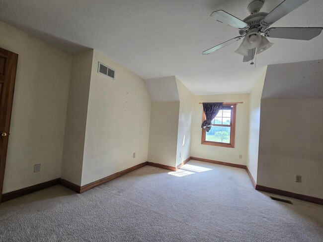 Building Photo - 3034 Russell Rd