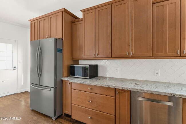 Building Photo - 114 W Windsor Ave