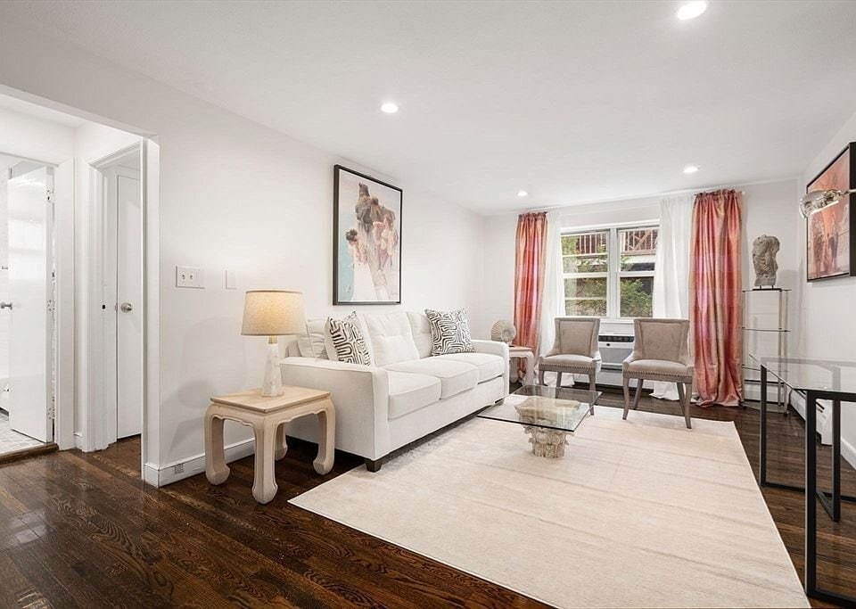 Building Photo - 8 Commonwealth Ct