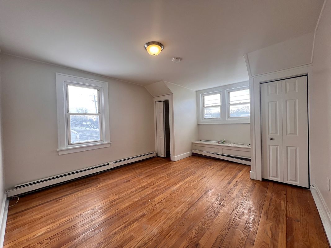 Building Photo - 1983 Central Ave