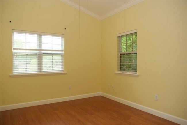 Building Photo - 419 N Fern Creek Ave