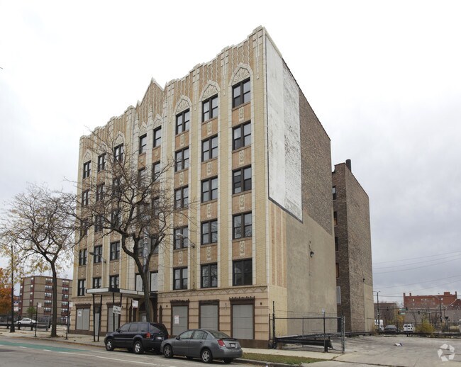 Harvest Commons 1519 W Warren Blvd Chicago IL 60607 Apartment Finder