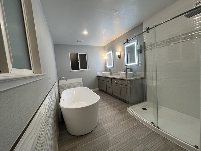 primary bathroom 1 - 10813 Hubbard Way