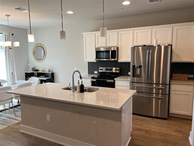 Building Photo - 11204 Gadsen Ln