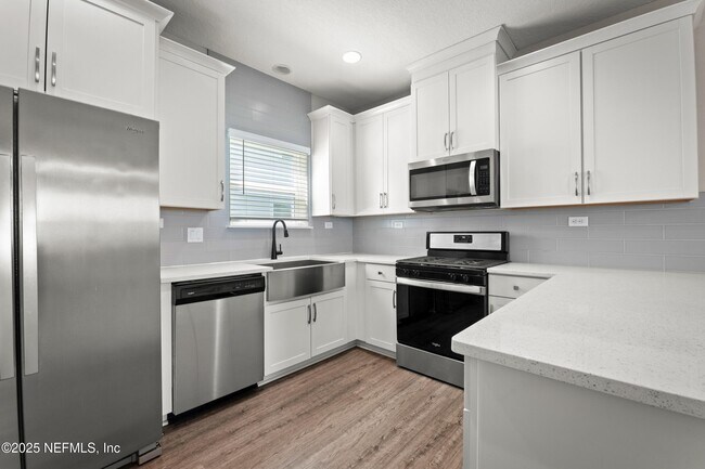 Building Photo - 54 St Barts Ave