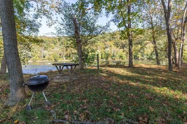 Building Photo - 1 bed, 1 bath River View Cottage in Charle...