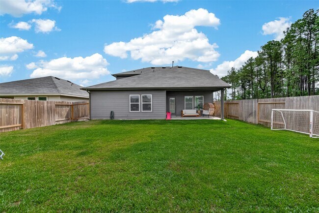 Building Photo - 24726 Cedar Ln