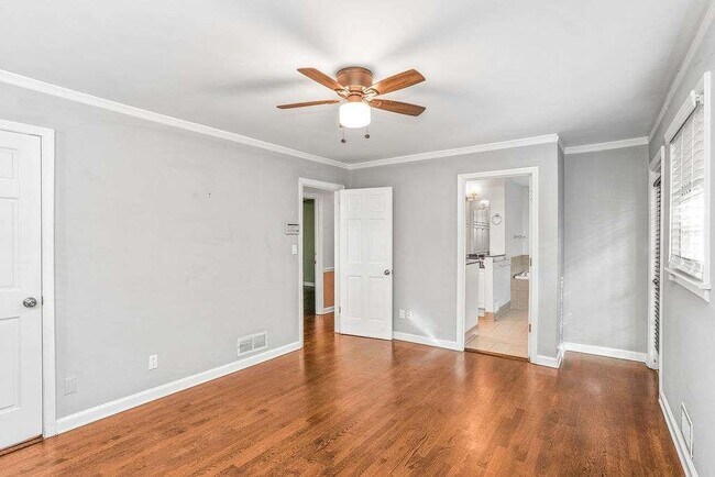 Building Photo - 3911 Ivy Rd NE