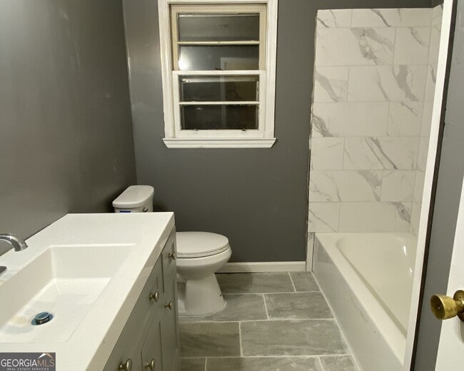 Building Photo - 374 E Monroe Ave