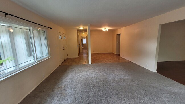 Building Photo - Spacious 5 Bedroom 3 Bath Duplex House w/ 2 car Garage and Gated Driveway in Mililani