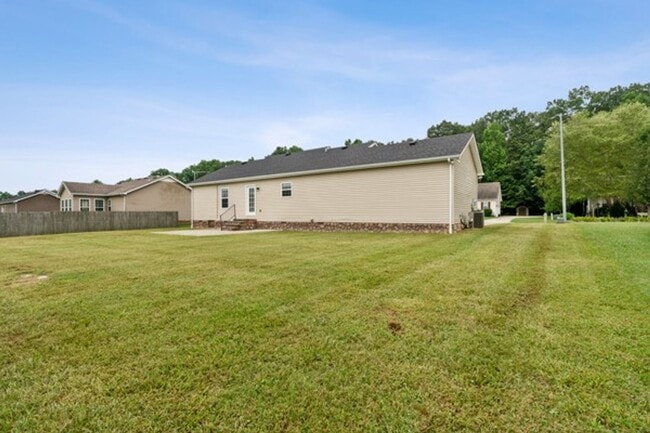 Building Photo - COMING SOON.....Adorable 3 Bedroom Home in Tullahoma!