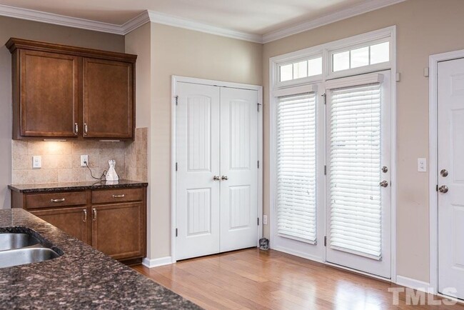 Building Photo - Charming 3BD, 2.5BA Raleigh Townhouse with...