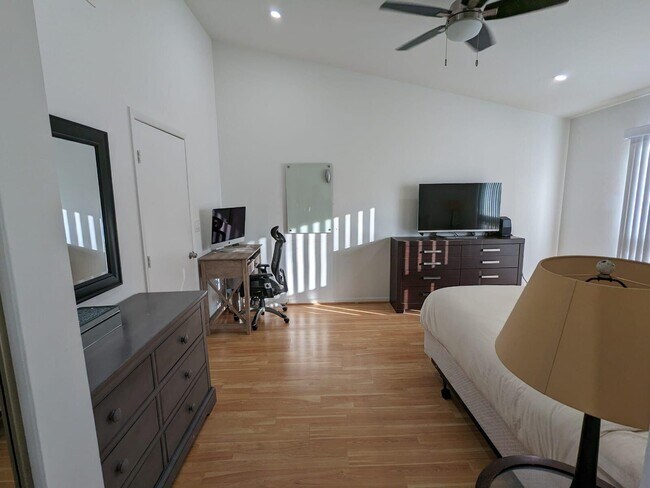 Building Photo - 7710 Lago Del Mar Dr