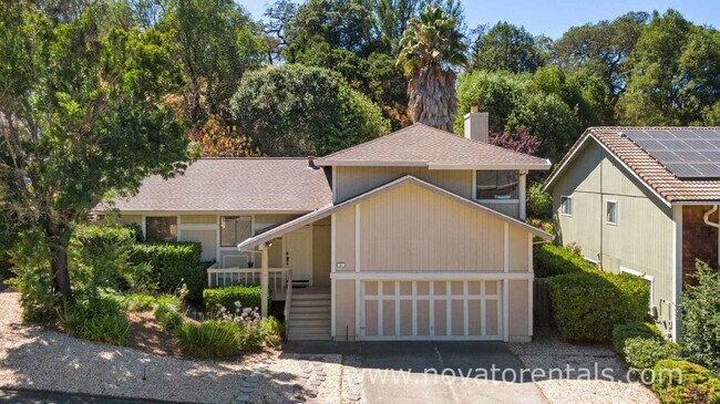 Building Photo - 32 Spinosa Way