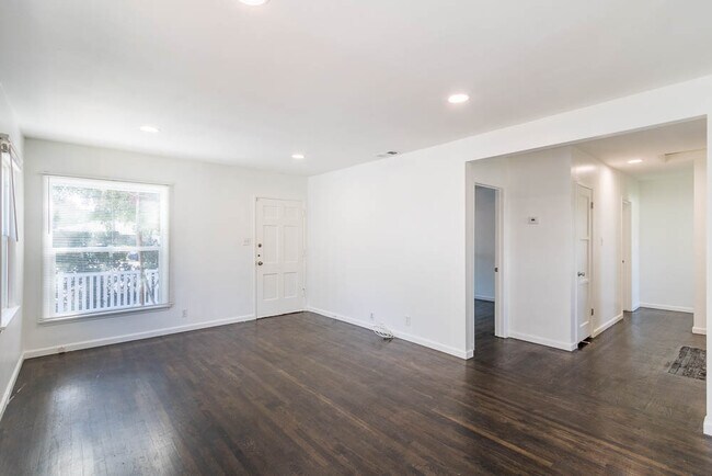 Building Photo - 2835 Pacific Ave