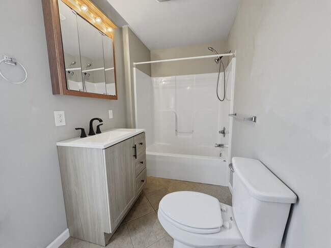 Building Photo - 520 Shaw St