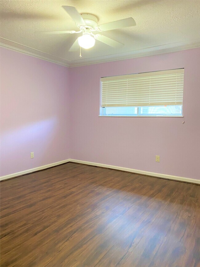 Building Photo - 803 Dogwood Ln