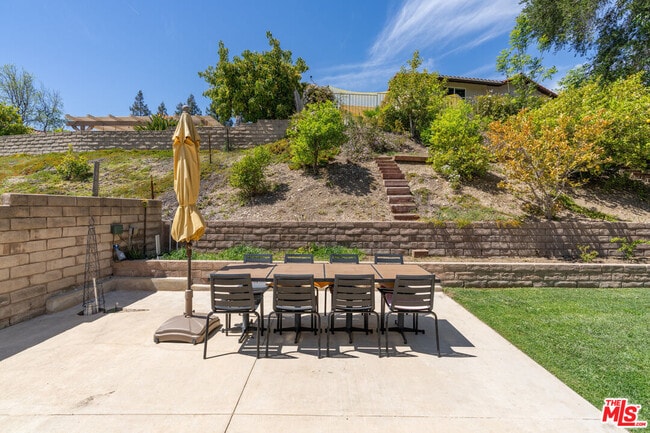 Building Photo - 683 Triunfo Canyon Rd