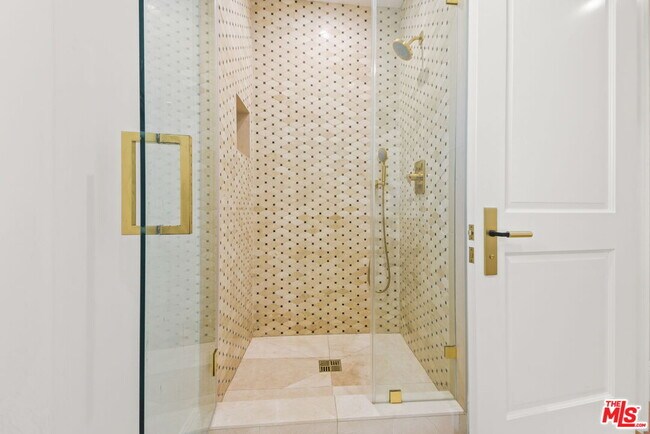 Building Photo - 1153 S Clark Dr