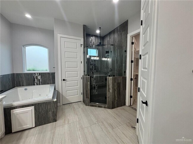 Building Photo - 33 Ensenada Ave