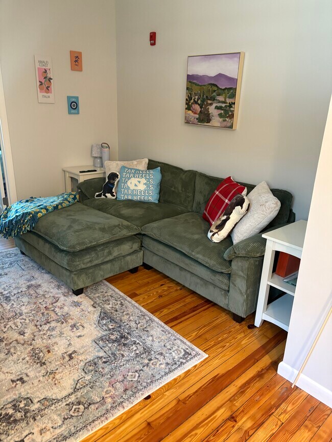 Building Photo - 216 Main St