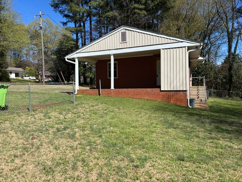 Building Photo - 1012 Powell Dr