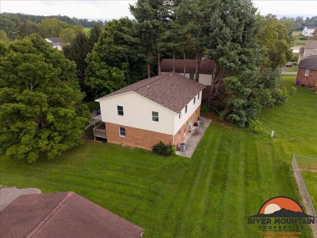 Building Photo - 1485 Sandy Cir