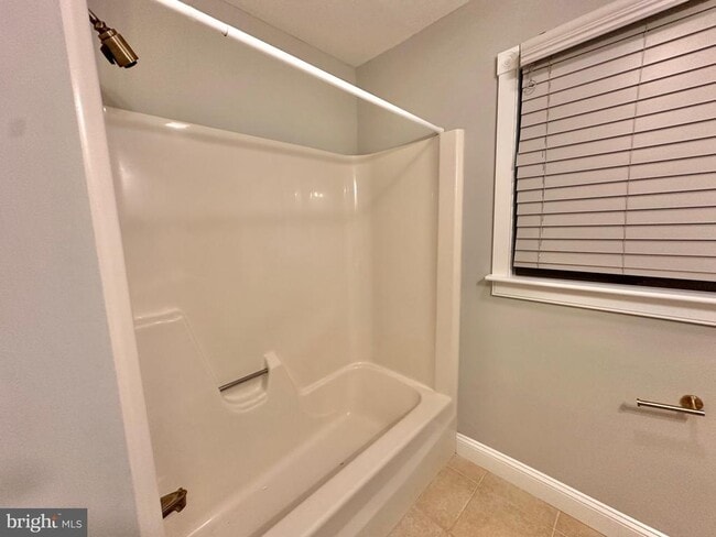 Building Photo - 9 Beechwood Ave