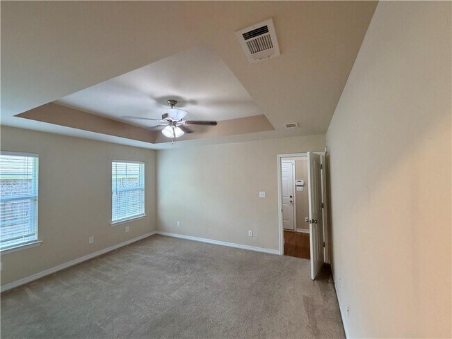 Building Photo - 9646 Estate Dr