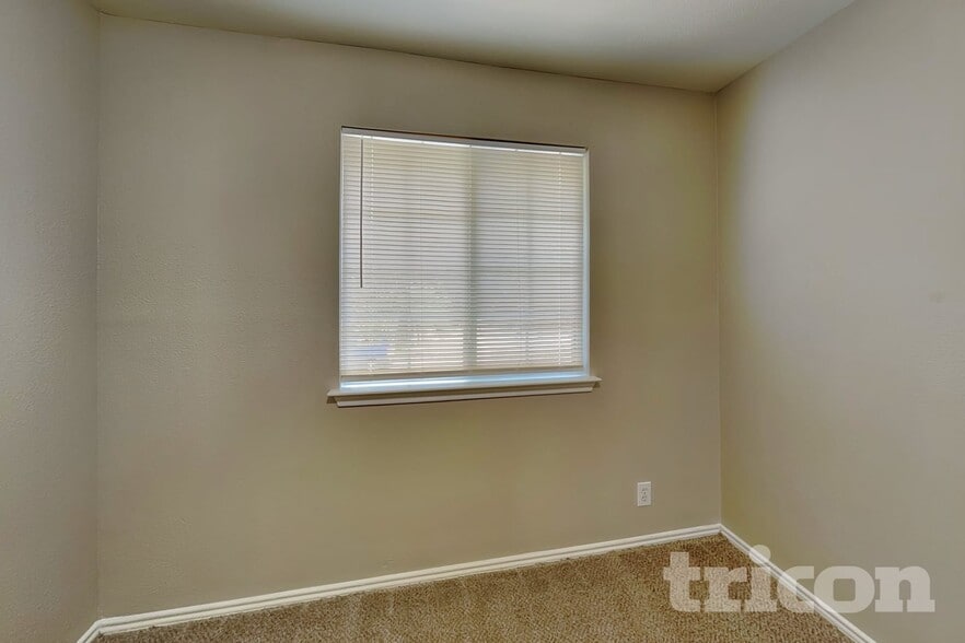 Building Photo - 6734 Sandy Point Dr