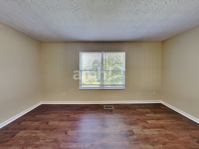 Building Photo - 402 Rolling Acre Dr